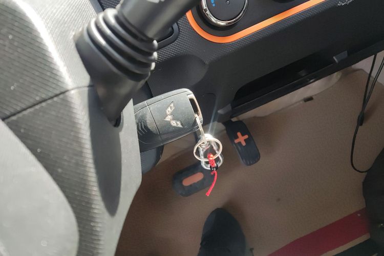 五菱汽车 宏光MINIEV 2020款 自在款 磷酸铁锂中控内饰7001