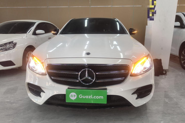 奔驰E级 2017款 改款 E 300 运动型车身外观2