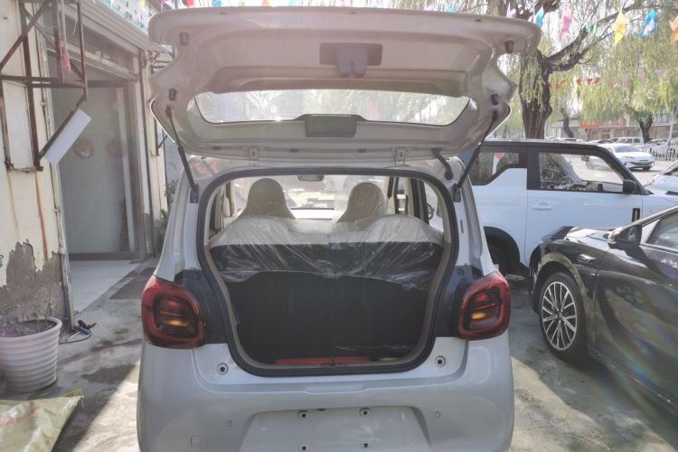 五菱汽车 宏光MINIEV 2025款 四门版 进阶款机舱底盘23