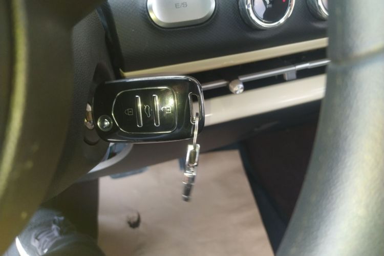 五菱汽车 五菱缤果 2023款 333km 快享款中控内饰11