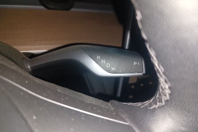 特斯拉 Model Y 2021款 标准续航后驱版中控内饰18