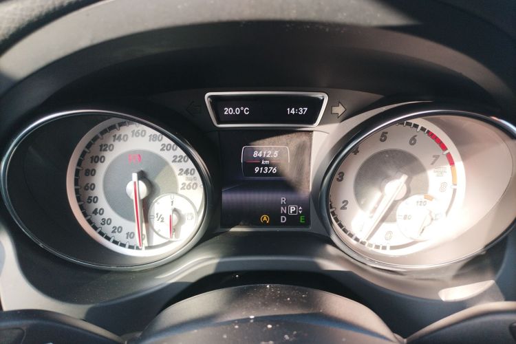 奔驰GLA 2015款 GLA 260 4MATIC 运动型中控内饰14