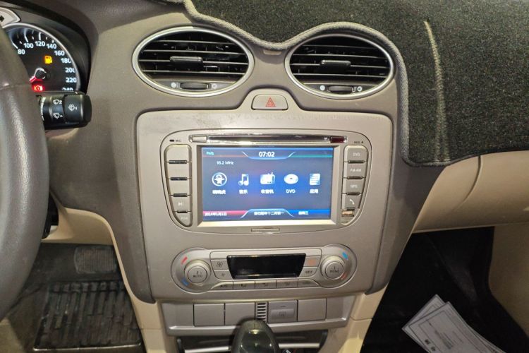 福特 福克斯 2013款 两厢经典 1.8L 自动时尚型局部细节16