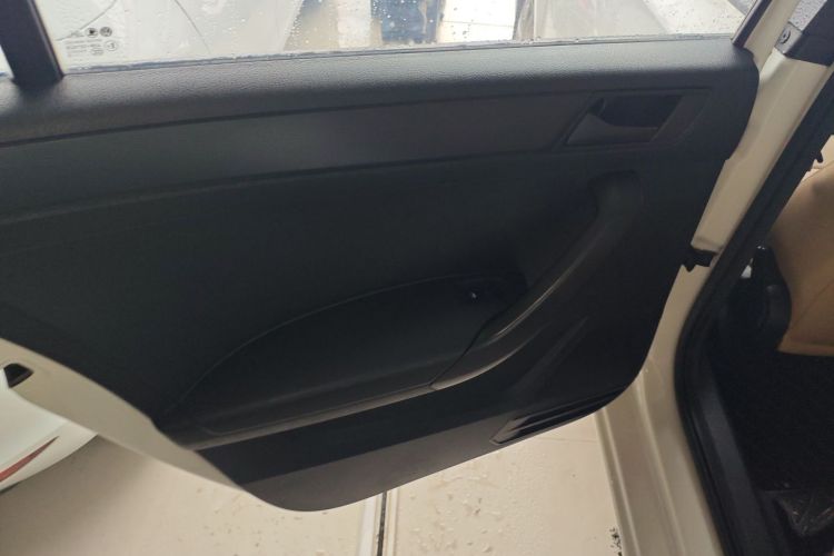 大众 桑塔纳 2016款 1.6L 自动风尚版中控内饰49