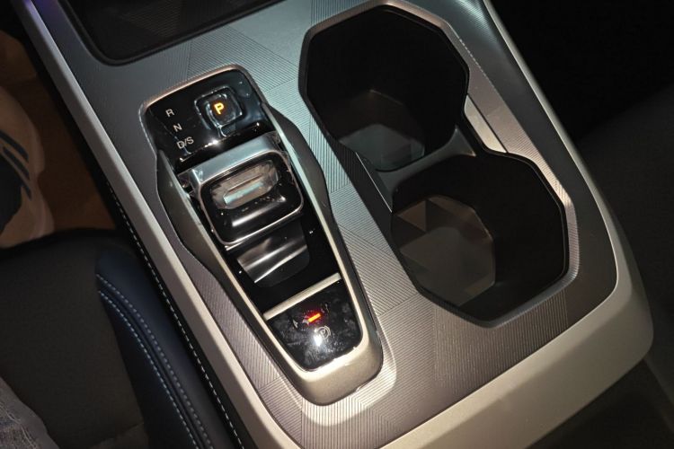 广汽传祺 传祺GS3 2026款 影速 270T 劲取版中控内饰18