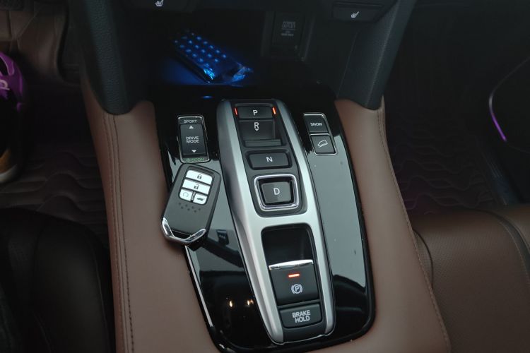 本田UR-V 2020款 370TURBO 两驱尊雅版中控内饰18