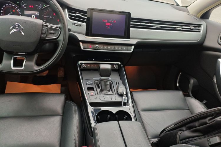 雪铁龙C5 2017款 350THP 自动豪华型中控内饰18