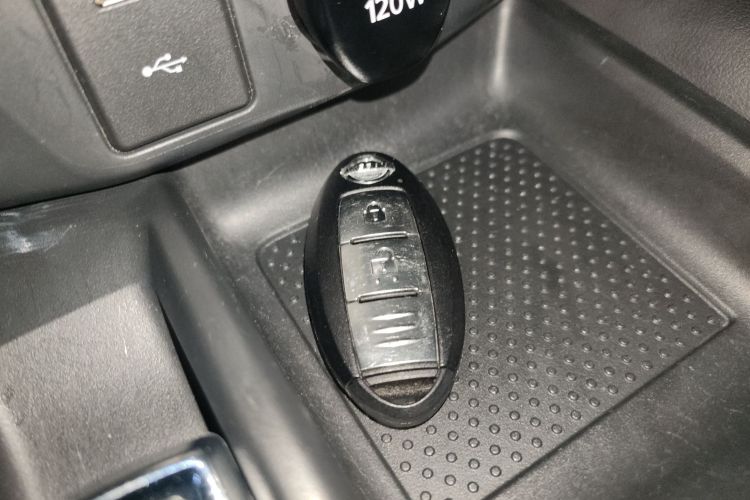 日产 奇骏 2023款 经典 2.0L 两驱智联臻享版中控内饰11