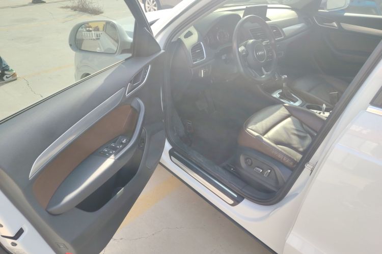 奥迪Q3 2017款 30 TFSI 风尚型中控内饰20