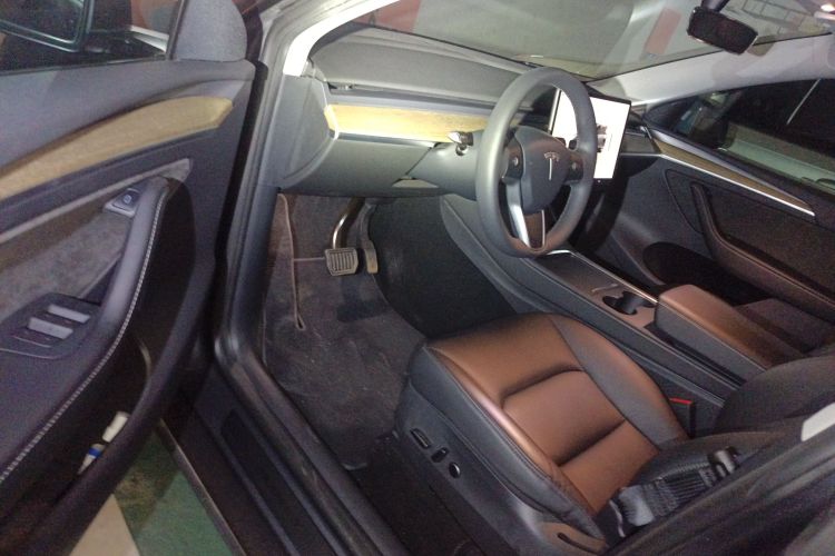 特斯拉 Model Y 2022款 改款 后轮驱动版中控内饰20