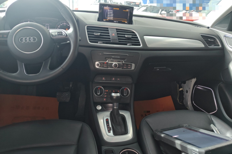 奥迪Q3 2018款 30周年年型 30 TFSI 风尚型局部细节16