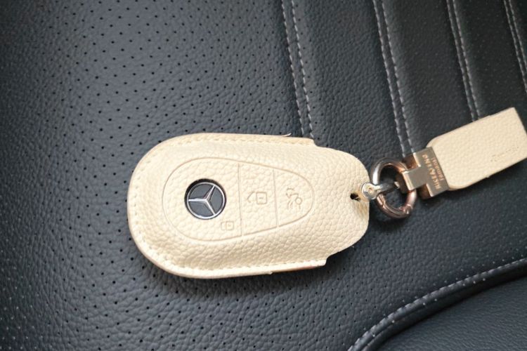 奔驰C级 2023款 改款二 C 260 L 运动版中控内饰7001