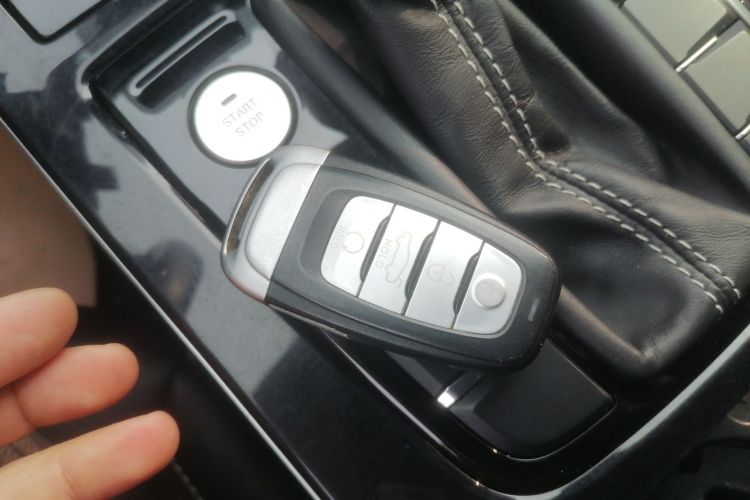 红旗H5 2019款 30TD 灵动版中控内饰11