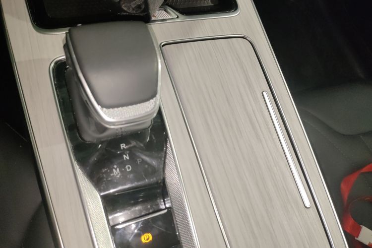 红旗HS5 2025款 2.0T 两驱旗悦Pro版中控内饰18