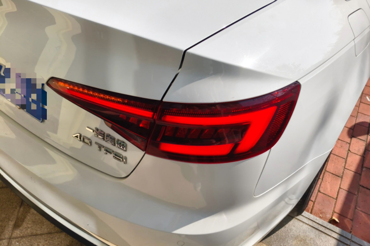 奥迪A4L 2019款 40 TFSI 进取型 国VI车身外观9