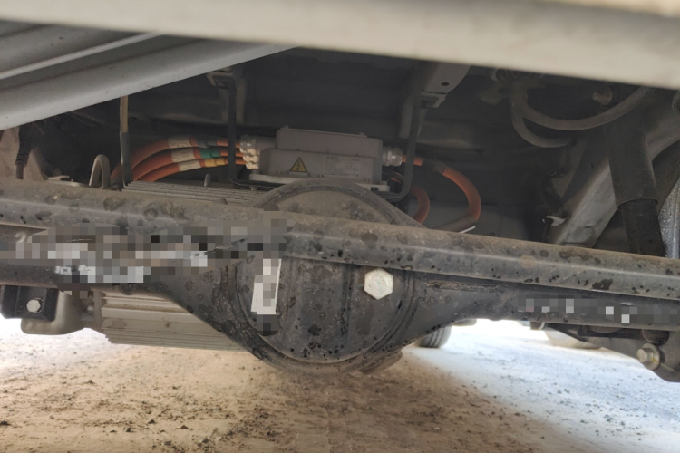 奔腾小马 2025款 222km 灵动马局部细节9008