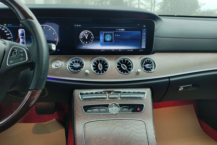 奔驰E级 2018款 E 200 L中控内饰16
