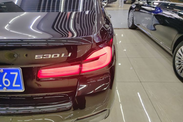 宝马5系 2022款 改款 530Li 领先型 M运动套装车身外观9