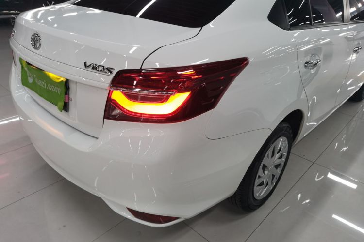 丰田 威驰 2022款 1.5L 20周年纪念版车身外观9