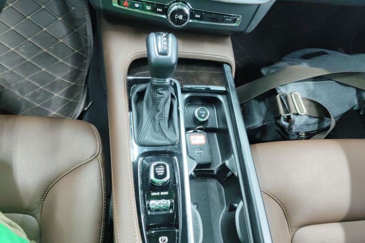 沃尔沃S90 2018款 T4 智远版中控内饰18