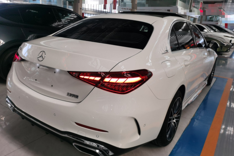 奔驰C级 2024款 改款二 C 260 L 运动版车身外观7