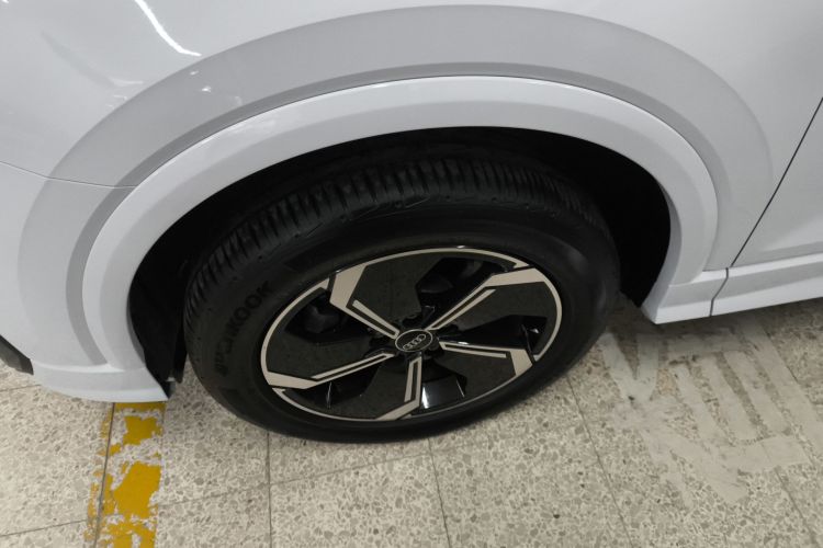 奥迪Q2L e-tron 2022款 Q2L e-tron 纯电智享型车身外观6007