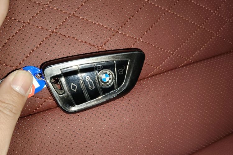 宝马3系 2025款 330i M运动曜夜套装中控内饰11