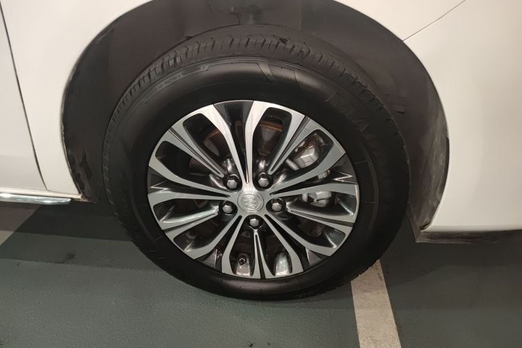 别克GL8 2023款 陆上公务舱 智享型车身外观10