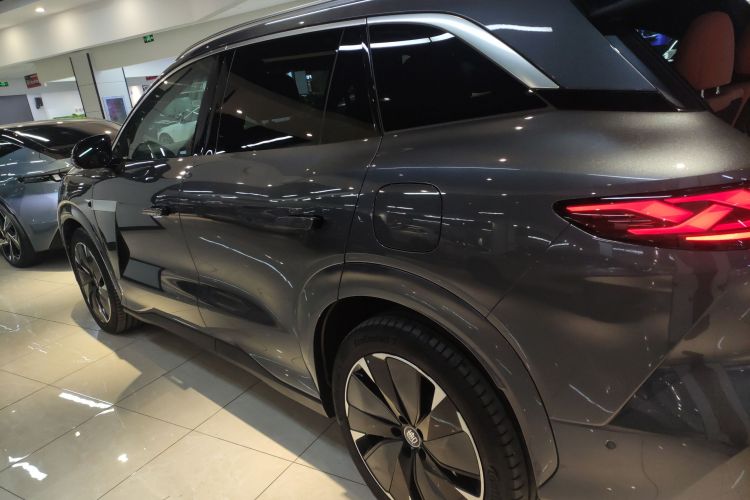 比亚迪 唐L 2025款 EV 600KM四驱激光雷达旗舰型车身外观4