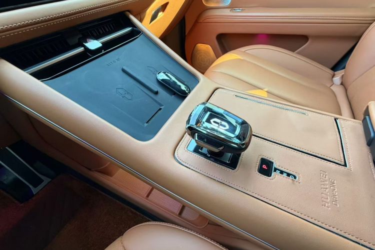 鸿蒙智行 问界M7 2024款 1.5T 智驾四驱Pro版 5座局部细节18