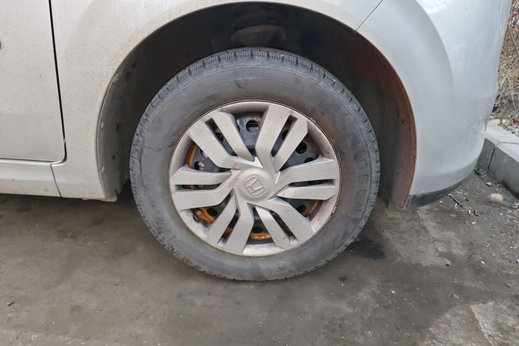 五菱汽车 五菱宏光新能源 2024款 纯电版 300KM 实用型车身外观10