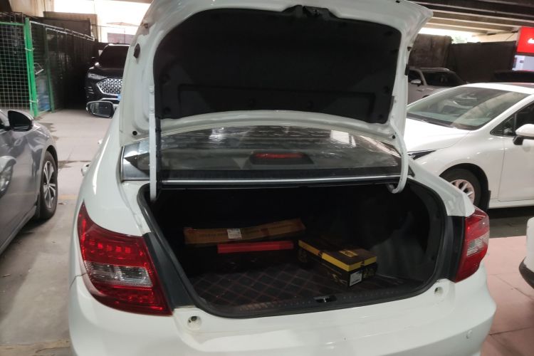 吉利汽车 远景 2016款 1.5L 自动幸福版机舱底盘23