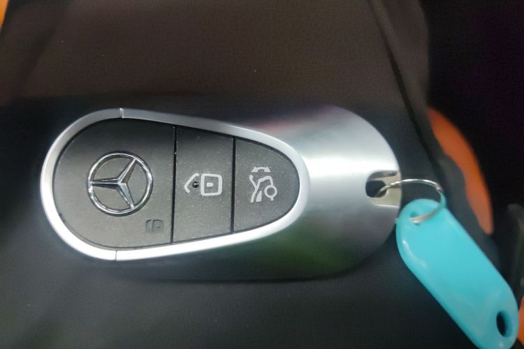 奔驰E级 2025款 E 300 L 时尚型中控内饰11