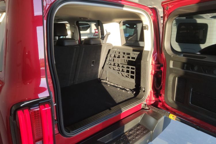 坦克300 2021款 越野版 2.0T 征服者机舱底盘23