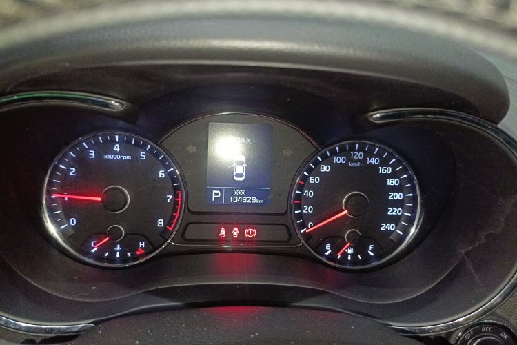 起亚K3 2015款 1.6L 自动GLS中控内饰14