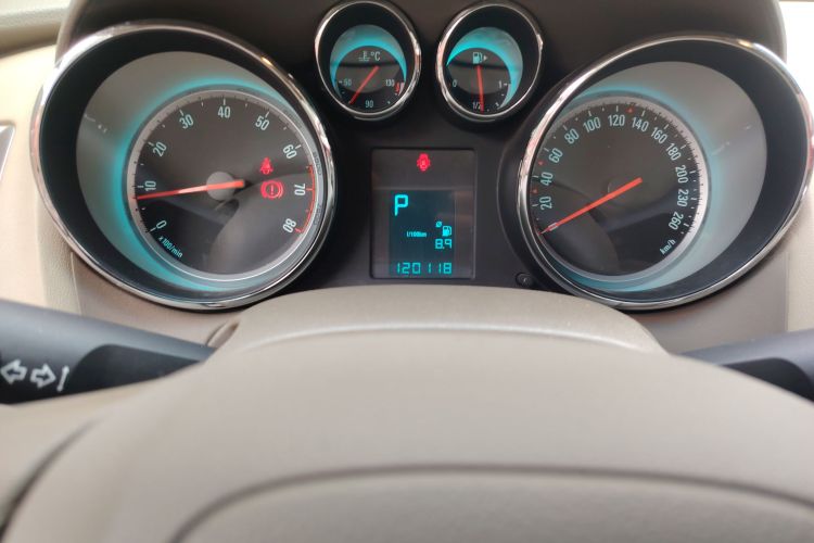 别克 英朗 2013款 GT 1.6L 自动时尚版中控内饰15