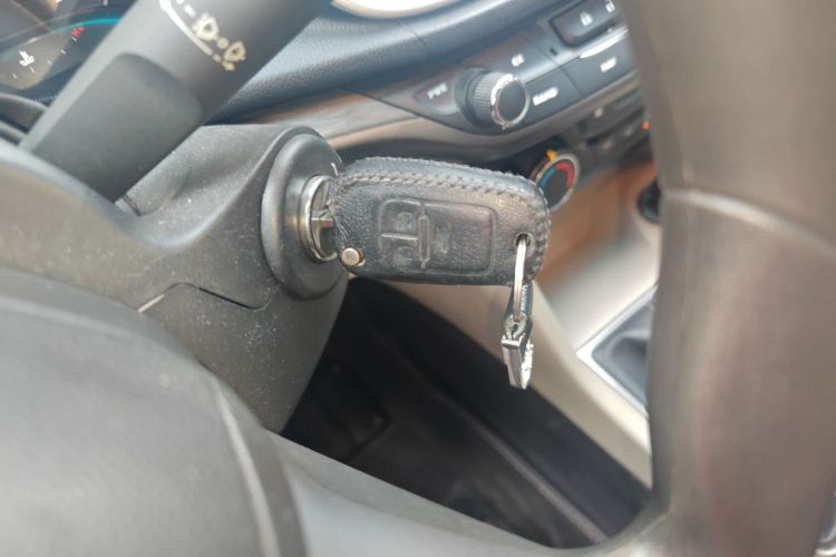 别克 英朗 2016款 15N 手动精英型中控内饰11