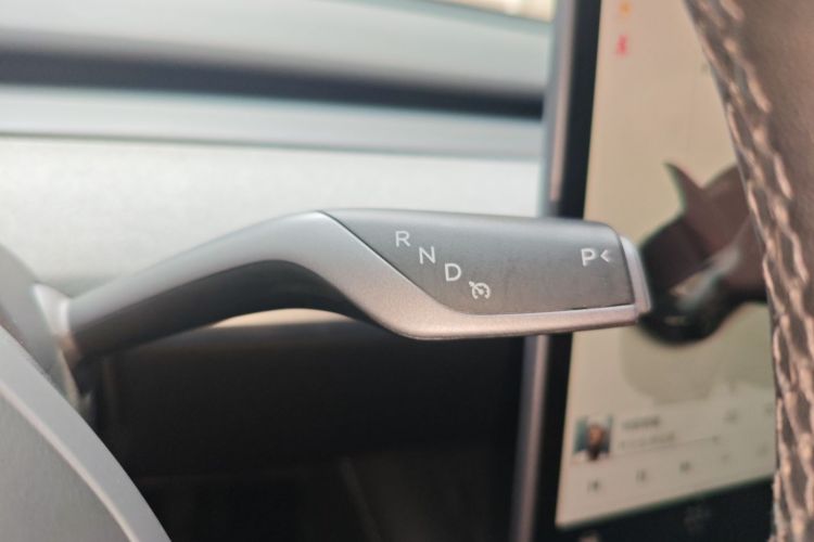 特斯拉 Model Y 2024款 长续航全轮驱动版中控内饰18