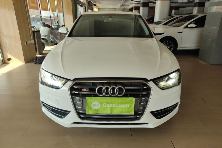 奥迪A4L 2016款 35 TFSI 自动标准型车身外观2