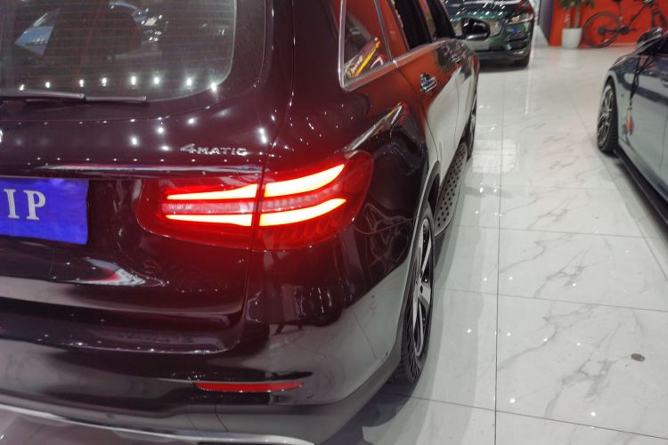 奔驰GLC 2019款 GLC 260 L 4MATIC 豪华型车身外观9