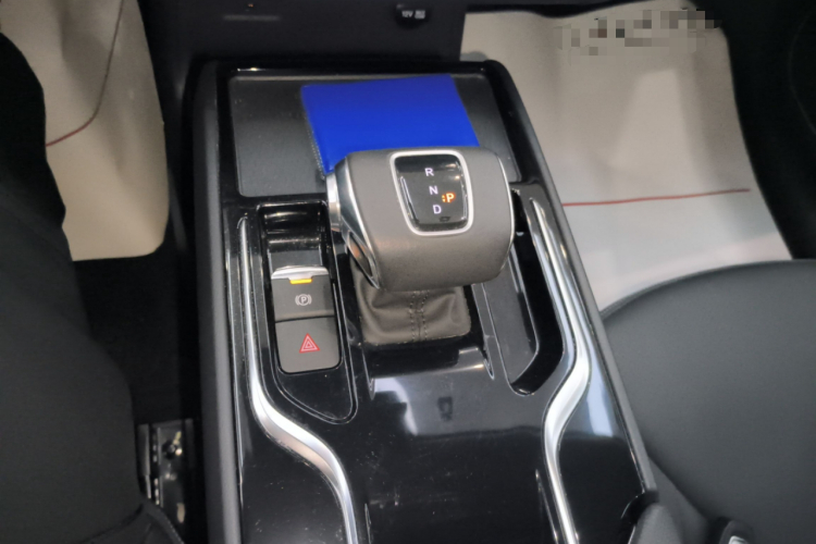 红旗E-QM5 2023款 改款 基础出行版中控内饰18