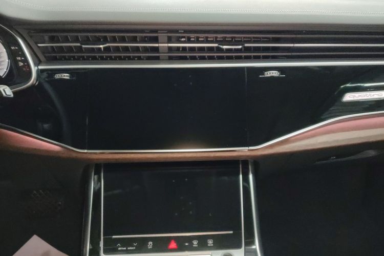 奥迪Q7 2023款 55 TFSI quattro S line运动型中控内饰16