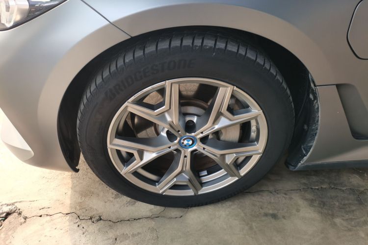 宝马i3 2024款 eDrive 35 L车身外观6007