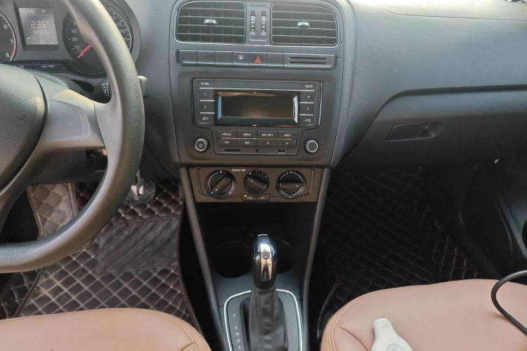 大众 Polo 2016款 1.4L 自动风尚型中控内饰16