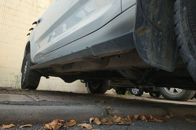 上汽大通MAXUS 大通T70 2019款 2.0T柴油自动四驱舒享型标箱高底盘局部细节9001