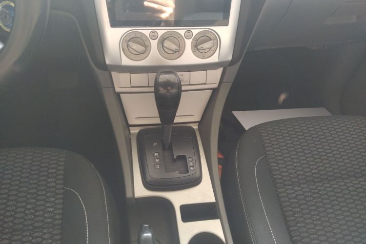 福特 福克斯 2013款 两厢经典 1.8L 自动百万纪念版中控内饰18