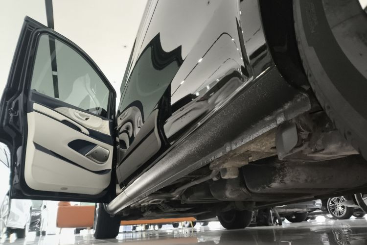 奔驰 威霆 2021款 2.0T 精英版 7座局部细节9002