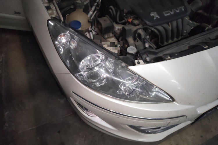 标致408 2013款 2.0L 自动舒适版车身外观8