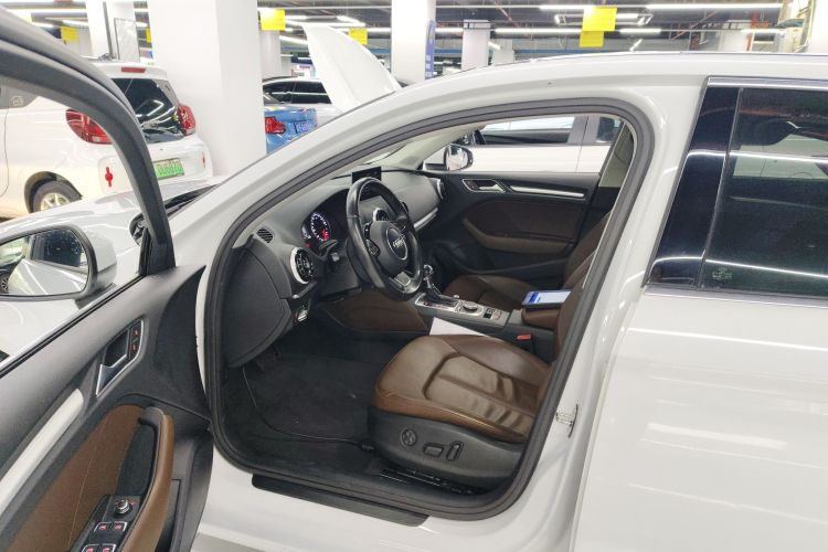 奥迪A3 2015款 Limousine 35 TFSI 百万纪念舒享型中控内饰7003