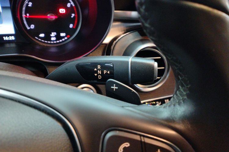 奔驰GLC 2019款 改款 GLC 300 L 4MATIC 动感型中控内饰18